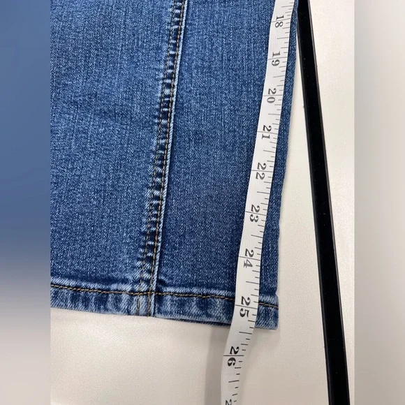 Levis Ribcage Straight Ankle Jeans - Picture 9 of 9